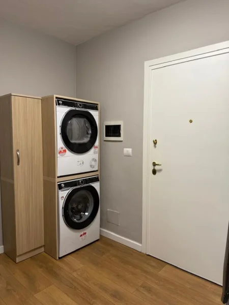 Tirane, jepet me qera apartament 2+1+Ballkon Kati 6, 100 m² 750 € 