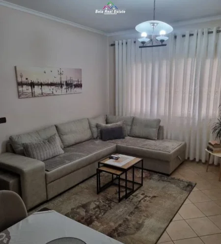 Tirane, jepet me qera apartament 1+1 Kati 2, 75 m² 600 € (Rruga Petro Nini Luarasi)