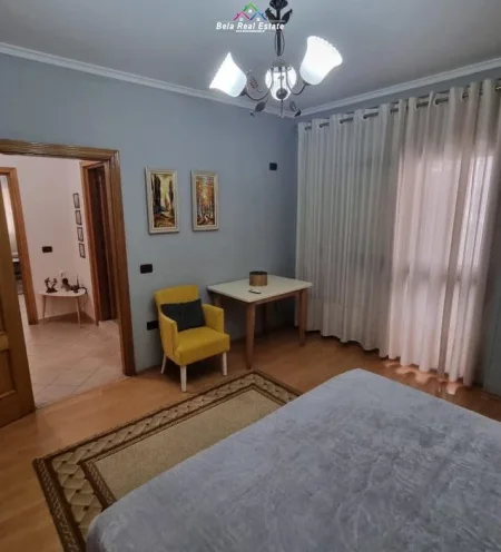 Tirane, jepet me qera apartament 1+1 Kati 2, 75 m² 600 € (Rruga Petro Nini Luarasi)