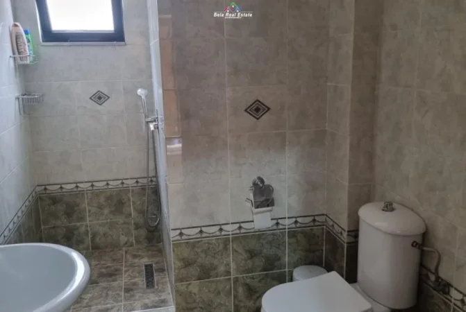 Tirane, jepet me qera apartament 1+1 Kati 2, 75 m² 600 € (Rruga Petro Nini Luarasi)