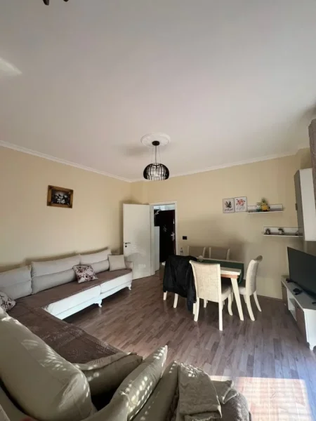 Tirane, jepet me qera apartament 1+1 Kati 2, 300 € 