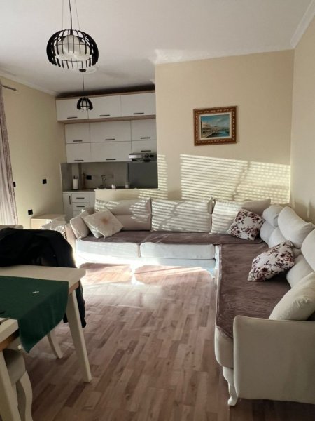 Tirane, jepet me qera apartament 1+1 Kati 2, 300 € 