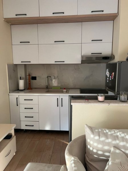 Tirane, jepet me qera apartament 1+1 Kati 2, 300 € 