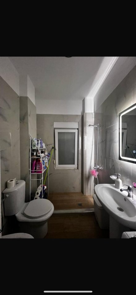 Tirane, jepet me qera apartament 1+1 Kati 2, 300 € 