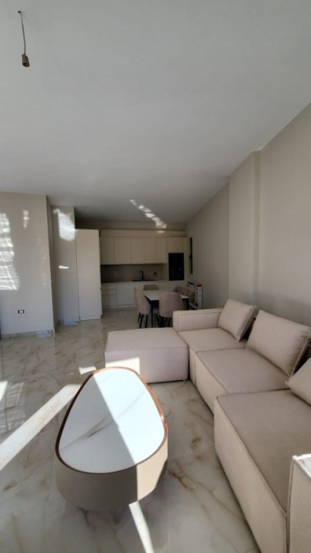 Tirane, jepet me qera apartament 3+1+Aneks+Ballkon Kati 6, 130 m² 1.000 € (21 dhjetori , rruga e kavajes)