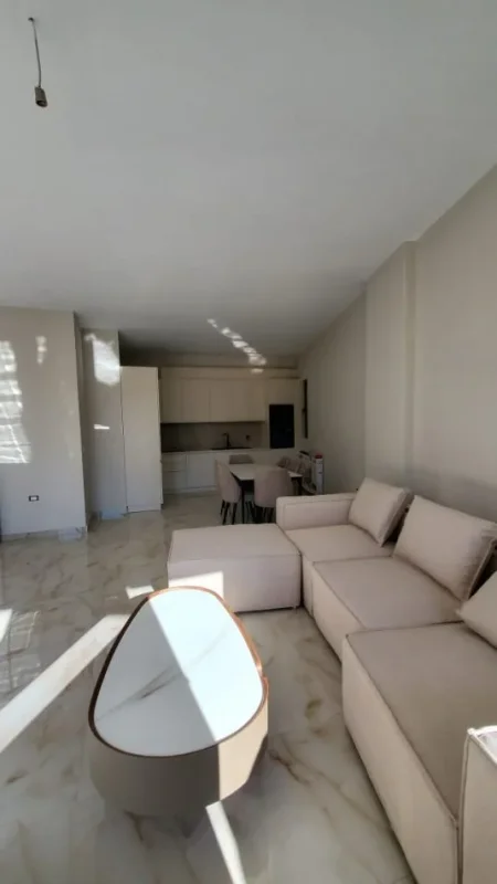 Tirane, jepet me qera apartament 3+1+Aneks+Ballkon Kati 6, 130 m² 1.000 € (21 dhjetori , rruga e kavajes)