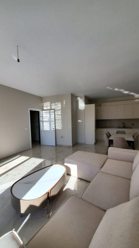 Tirane, jepet me qera apartament 3+1+Aneks+Ballkon Kati 6, 130 m² 1.000 € (ish parku i autobusave)