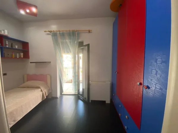 Tirane, shes apartament 2+1 Kati 4, 82 m² 173.000 € (Rruga e Durresit)