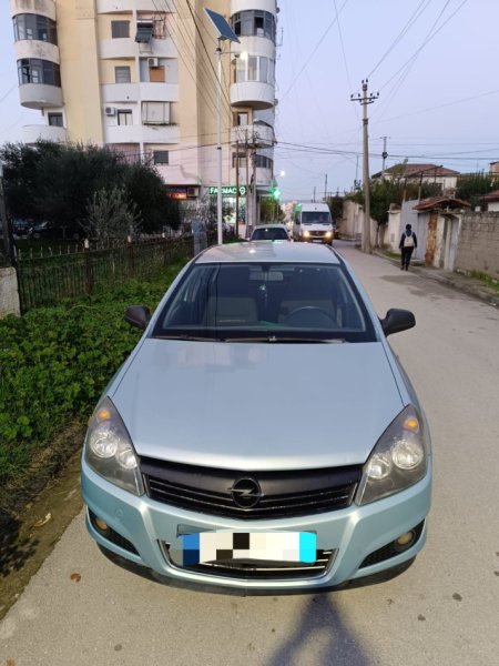 Fier, shitet makine Opel Astra H 2009 Nafte, blu e hapur manuale Kondicioner 280 km 3.650 €