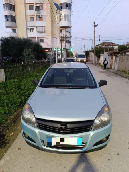 Fier, shitet makine Opel Astra H 2009 Nafte, blu e hapur manuale Kondicioner 280 km 3.650 €