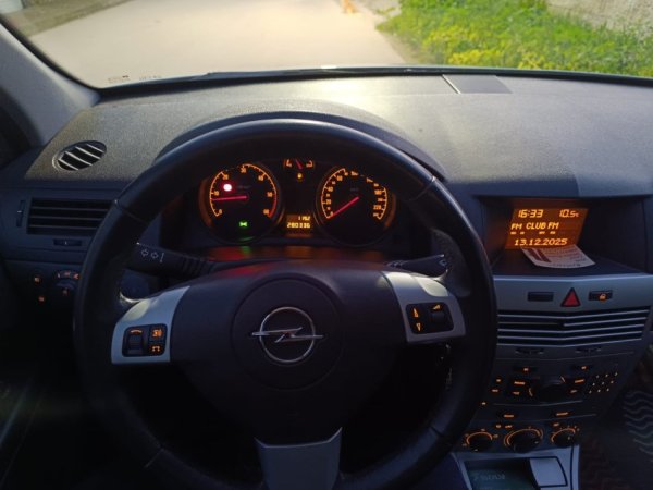 Fier, shitet makine Opel Astra H 2009 Nafte, blu e hapur manuale Kondicioner 280 km 3.650 €