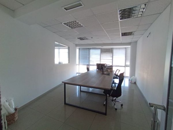 Tirane, jepet me qera dyqan Kati 10, 240 m² 2.500 € (selvia , rruga e dibres)