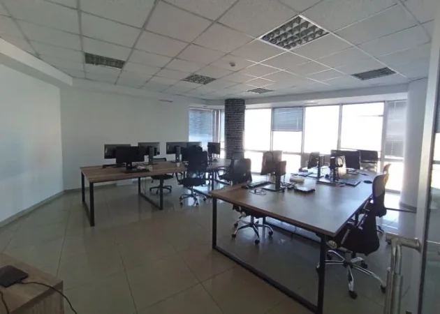 Tirane, jepet me qera zyre Kati 10, 240 m² 2.500 € (selvia , rruga e dibres)