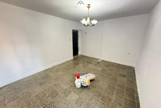Tirane, shes garsonier 1+1 Kati 3, 30 m² 65.000 € (Rruga Ferit Xhajko)