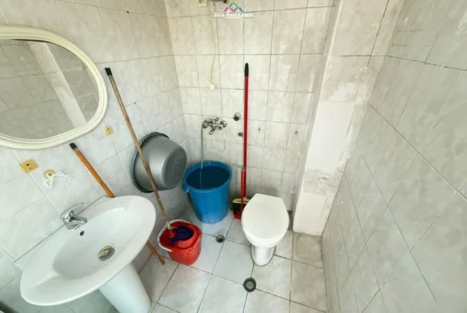 Tirane, shes garsonier 1+1 Kati 3, 30 m² 65.000 € (Rruga Ferit Xhajko)