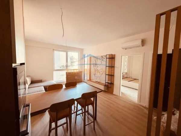 Tirane, jepet me qera apartament 1+1 Kati 4, 58 m² 800 € (Komuna Parisit)