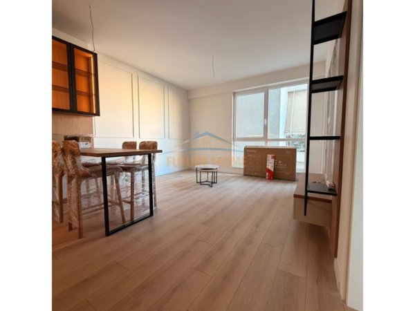 Tirane, jepet me qera apartament 1+1 Kati 4, 58 m² 800 € (Komuna Parisit)