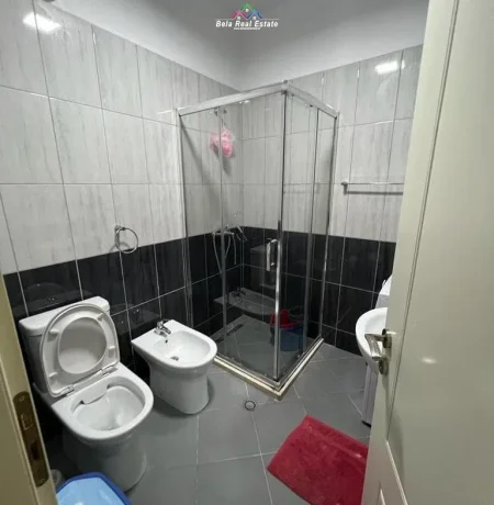 Tirane, jepet me qera apartament 2+1+Ballkon Kati 6, 86 m² 600 € (rruga e dibres)