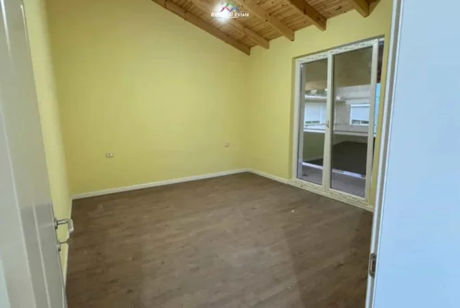 Tirane, jepet me qera Vile 3 Katshe Kati 1, 214 m² 1.100 €