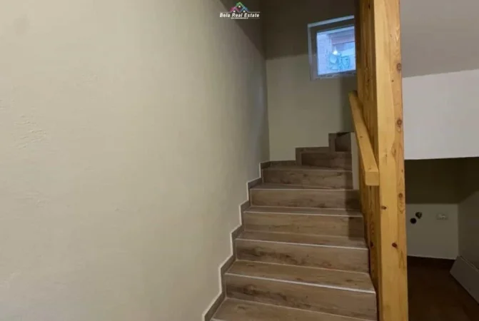 Tirane, jepet me qera Vile 3 Katshe Kati 1, 214 m² 1.100 €