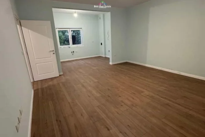 Tirane, jepet me qera Vile 3 Katshe Kati 1, 214 m² 1.100 €