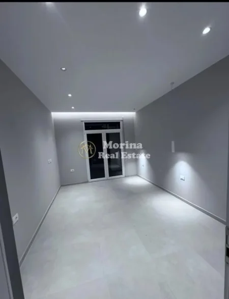 Tirane, jepet me qera apartament 1+1 Kati 5, 60 m² 450 € (Rruga 5 Maji)
