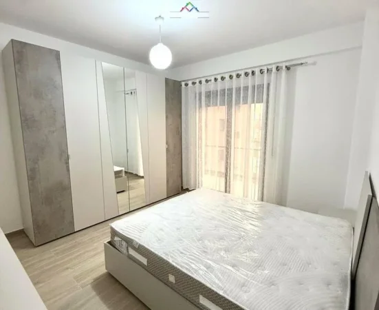 Tirane, jepet me qera apartament 2+1+Ballkon Kati 2, 104 m² 700 € (Feizi Himzo)