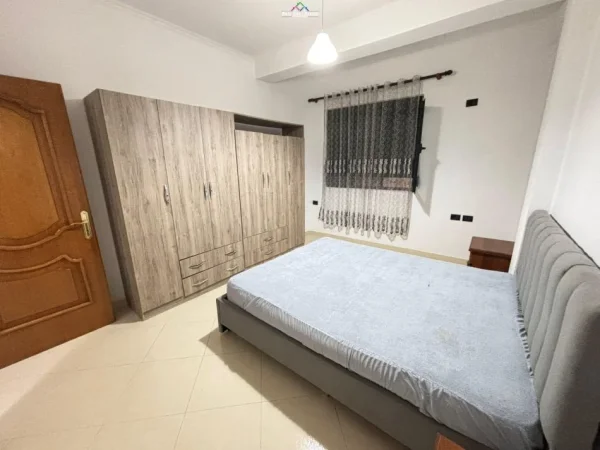 Tirane, jepet me qera Vile 2+1 Kati 3, 80 m² 500 € (rruga e dibres)