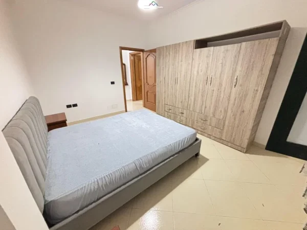 Tirane, jepet me qera Vile 2+1 Kati 3, 80 m² 500 € (rruga e dibres)