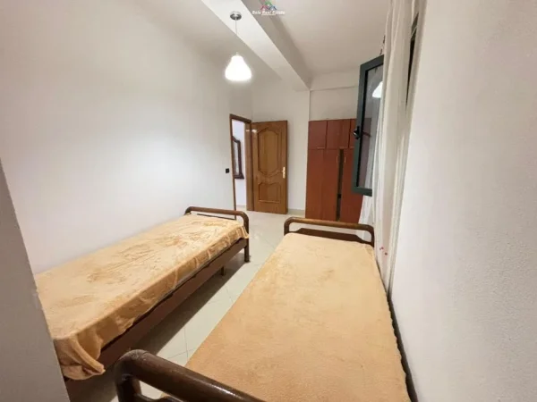 Tirane, jepet me qera Vile 2+1 Kati 3, 80 m² 500 € (rruga e dibres)