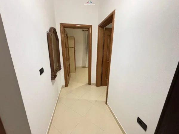Tirane, jepet me qera Vile 2+1 Kati 3, 80 m² 500 € (rruga e dibres)