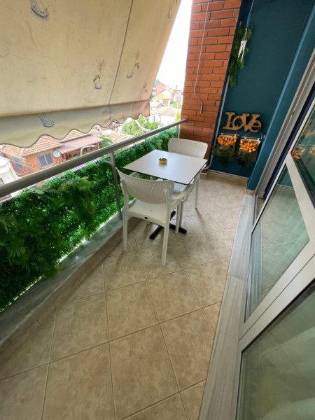 Tirane, jepet me qera apartament 1+1+Ballkon Kati 3, 70 m² (Rruga 4 Dëshmorët)