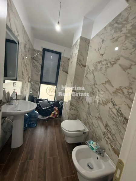 Tirane, jepet me qera apartament 3+1 Kati 6, 100 m² 800 € (Rruga Xhanfize Keko)