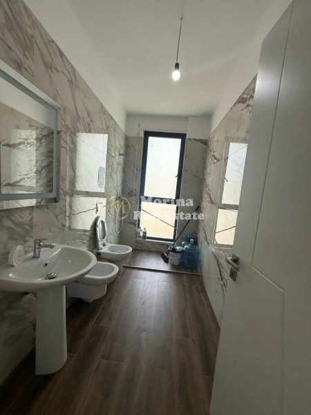 Tirane, jepet me qera apartament 3+1 Kati 6, 100 m² 800 € (Rruga Xhanfize Keko)