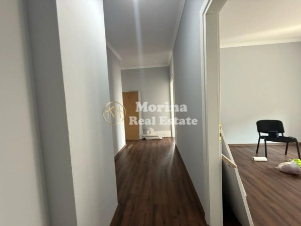 Tirane, jepet me qera apartament 3+1 Kati 6, 100 m² 800 € (Rruga Xhanfize Keko)
