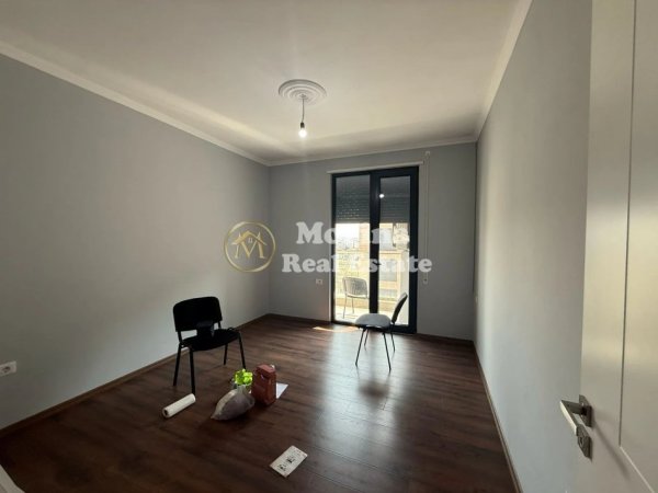 Tirane, jepet me qera apartament 3+1 Kati 6, 100 m² 800 € (Rruga Xhanfize Keko)