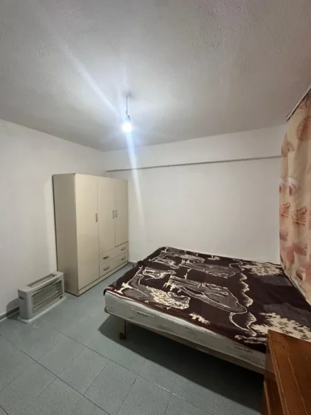 Tirane, jepet me qera apartament 1+1 , 50 m² 220 € (100 m nga rrethi Astirit)