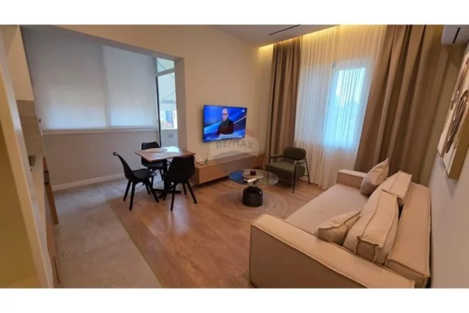 Tirane, jepet me qera apartament 1+1 Kati 4, 55 m² 700 € (Rruga e Barrikadave)
