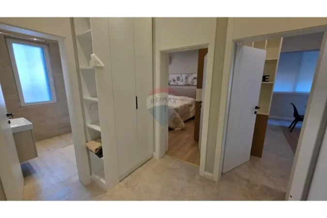 Tirane, jepet me qera apartament 1+1 Kati 4, 55 m² 700 € (Rruga e Barrikadave)