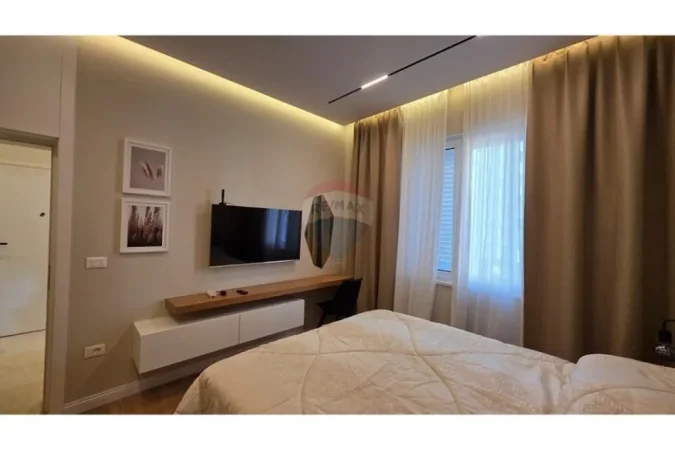 Tirane, jepet me qera apartament 1+1 Kati 4, 55 m² 700 € (Rruga e Barrikadave)