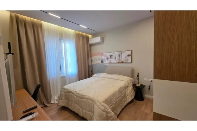 Tirane, jepet me qera apartament 1+1 Kati 4, 55 m² 700 € (Rruga e Barrikadave)