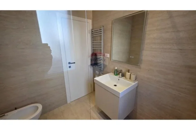 Tirane, jepet me qera apartament 1+1 Kati 4, 55 m² 700 € (Rruga e Barrikadave)