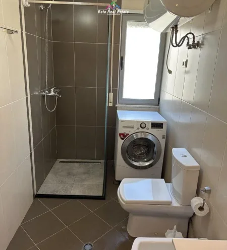 Tirane, jepet me qera apartament 1+1 Kati 4, 70 m² 700 € (Rruga 5 Maj)