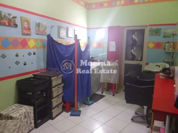 Tirane, jepet me qera ambjent biznesi Kati 1, 20 m² 350 € (Rruga Siri Kodra)