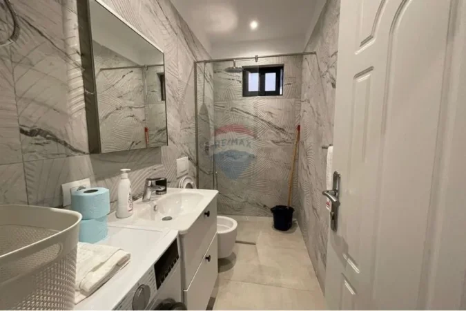 Tirane, jepet me qera apartament 1+1 Kati 3, 50 m² 600 € (Rruga 5 Maji)