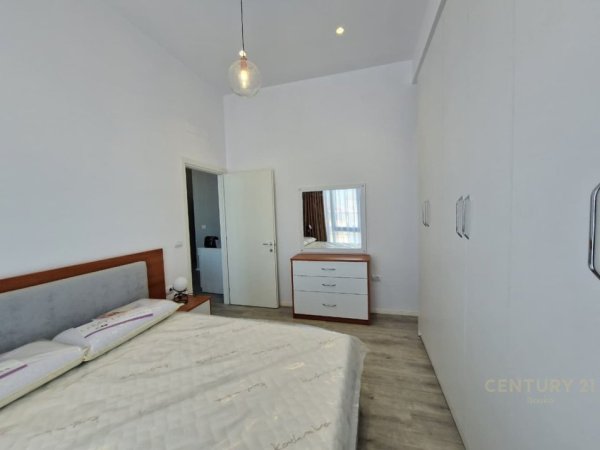 Tirane, jepet me qera apartament 1+1+Ballkon Kati 2, 65 m² 460 € (laprake pas spitalit ushtarak)