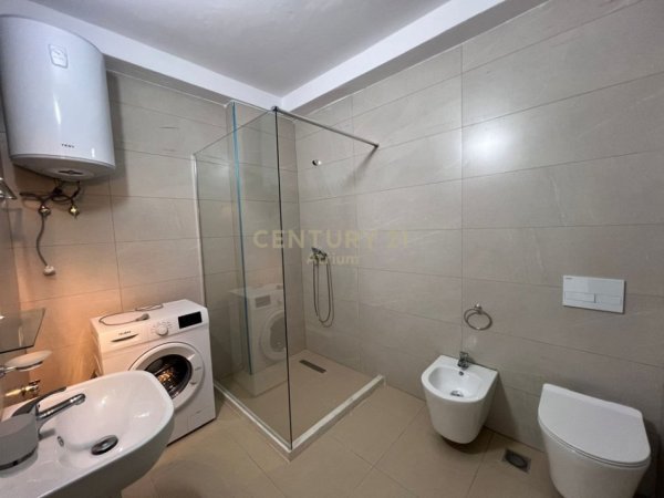 Tirane, jepet me qera apartament 1+1+Ballkon Kati 5, 83 m² 550 € (farmacia 10 rruga e dibres)