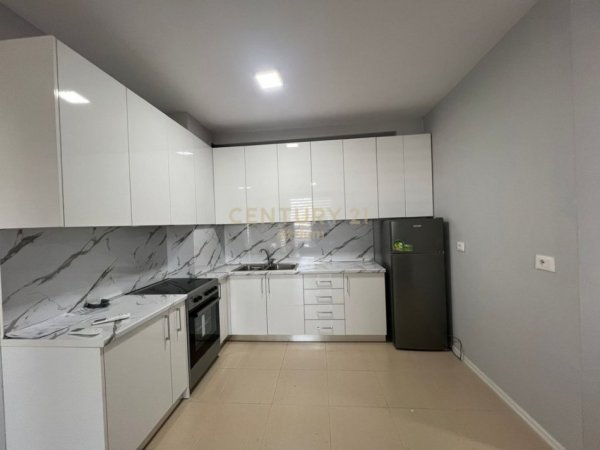 Tirane, jepet me qera apartament 1+1+Ballkon Kati 5, 83 m² 550 € (farmacia 10 rruga e dibres)