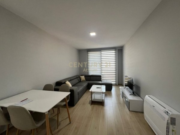Tirane, jepet me qera apartament 1+1+Ballkon Kati 5, 83 m² 550 € (farmacia 10 rruga e dibres)