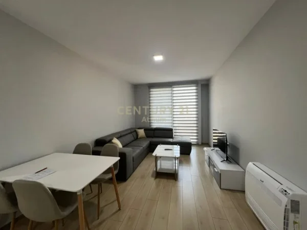 Tirane, jepet me qera apartament 1+1+Ballkon Kati 5, 83 m² 550 € (farmacia 10 rruga e dibres)